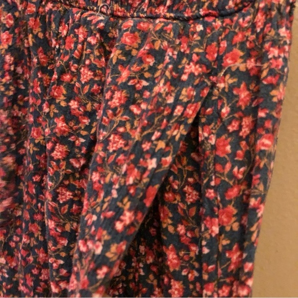 American Eagle‎ Ditsy Floral Paperbag Cropped Pants Red XXS - Picture 3 of 6